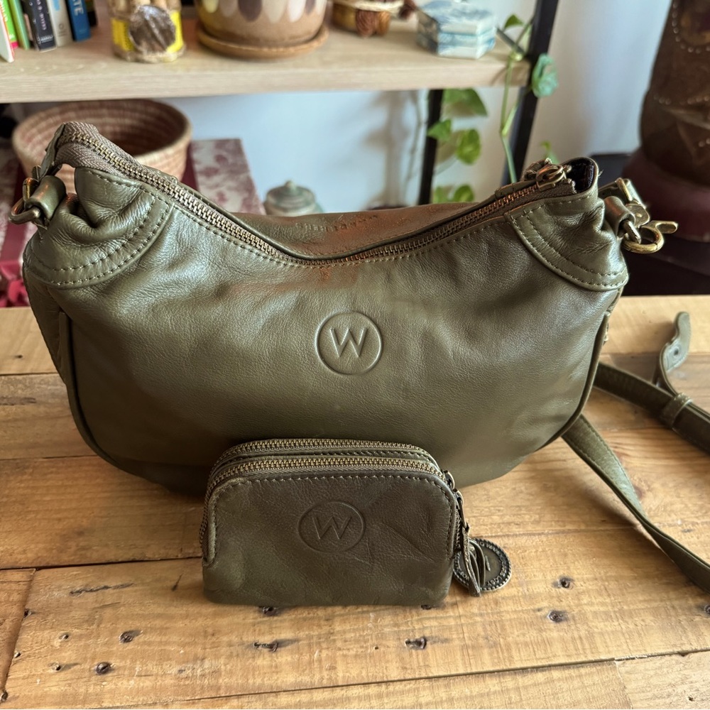 NWT …WANDERERS TRAVEL CO. Medium crossbody and wallet